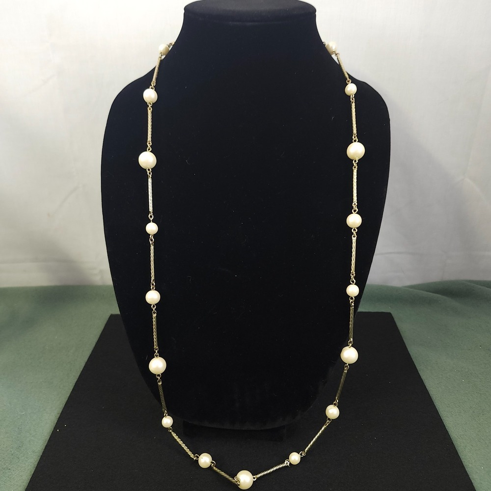 Vintage‎ Avon Goldtone Station Necklace Signed NR, Faux Pearl Gold Tone